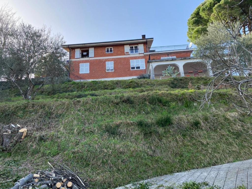 Casa Vacanza Villa Patrizia Follo Alto Esterno foto